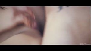 Скриншот №7 к порно видео Муж с женой любят гулять по дому голышом