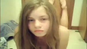 Скриншот №8 к порно видео Молодая девочка мастурбирует перед камерой