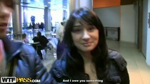 Скриншот №5 к порно видео Кавказская девушка Диана отдалась пикаперам за доллары
